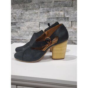 J SHOES SIENNA WOOD HEELS BLACK LEATHER SIZE 8
